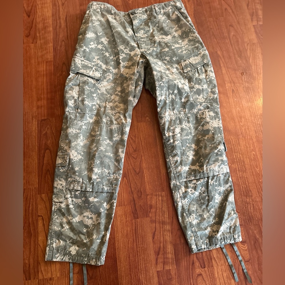 US Army Combat Uniform Trousers Large Digital Camo Cargo